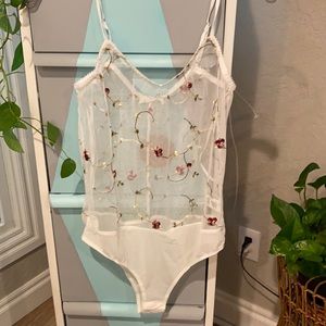 Floral netted body suit size m, Honey Punch